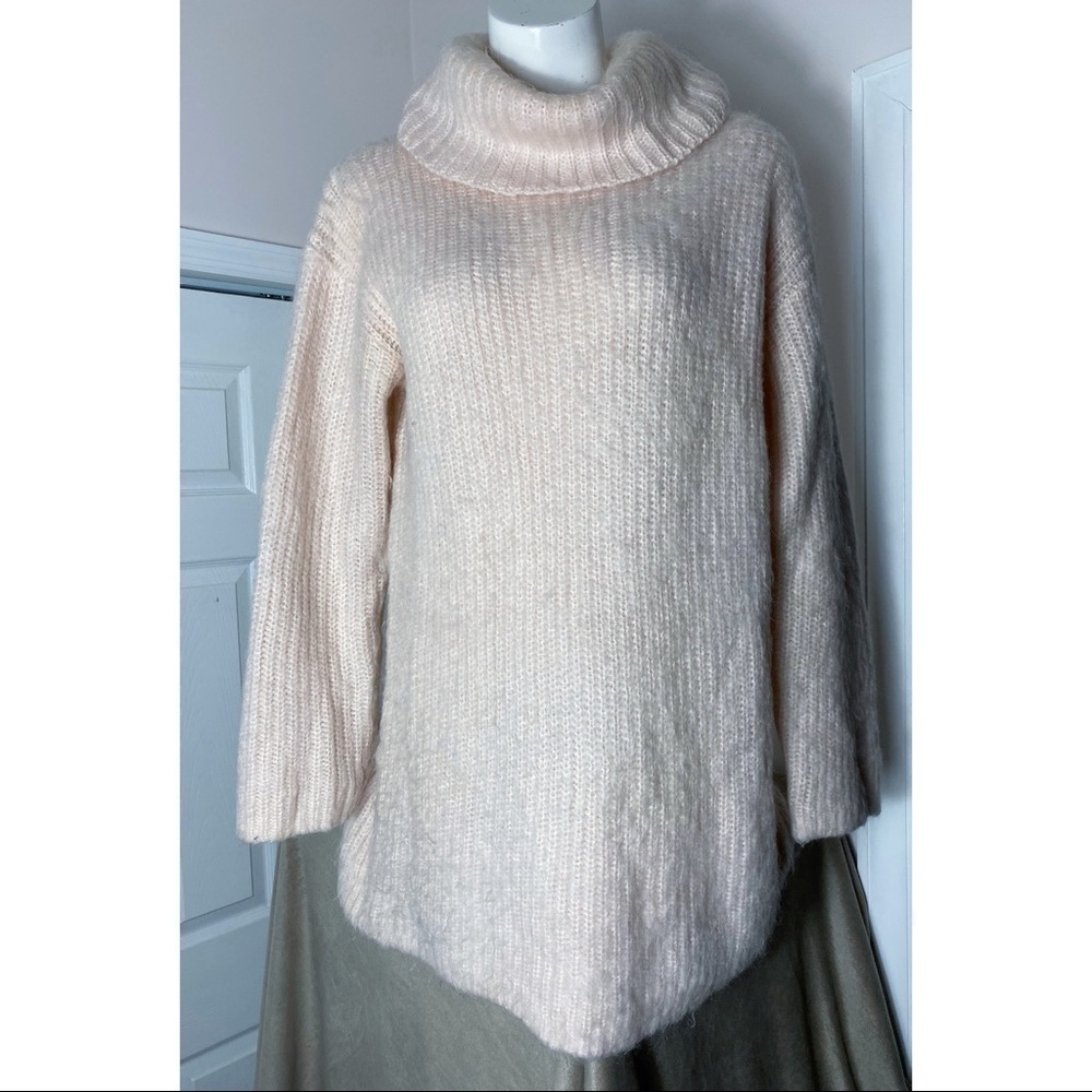 Topshop Premium Light Pink Cream Mohair Turtleneck Long Soft Sweater Size US 10
